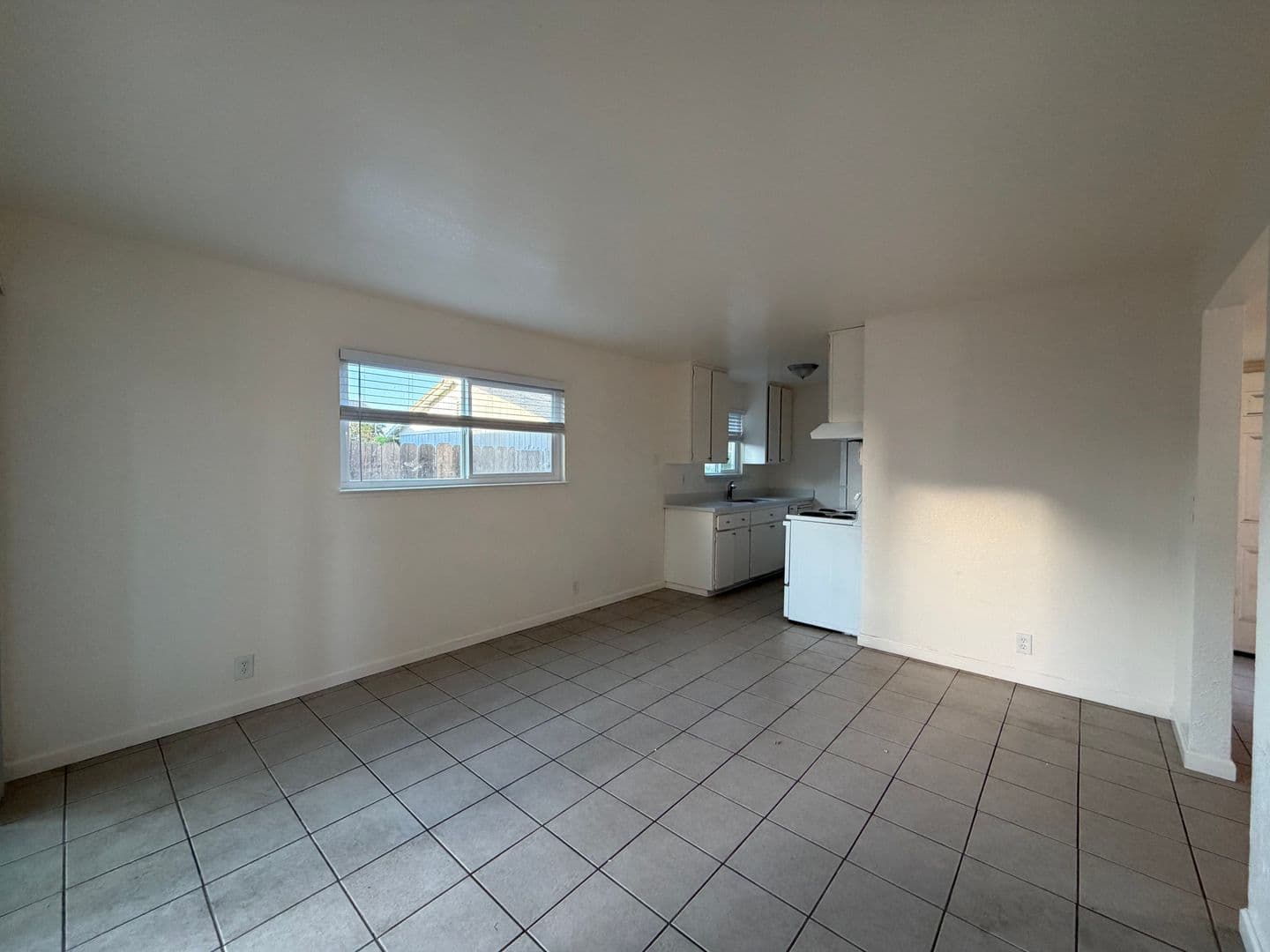 Oakdale Apartment: 440 S 2nd Avenue