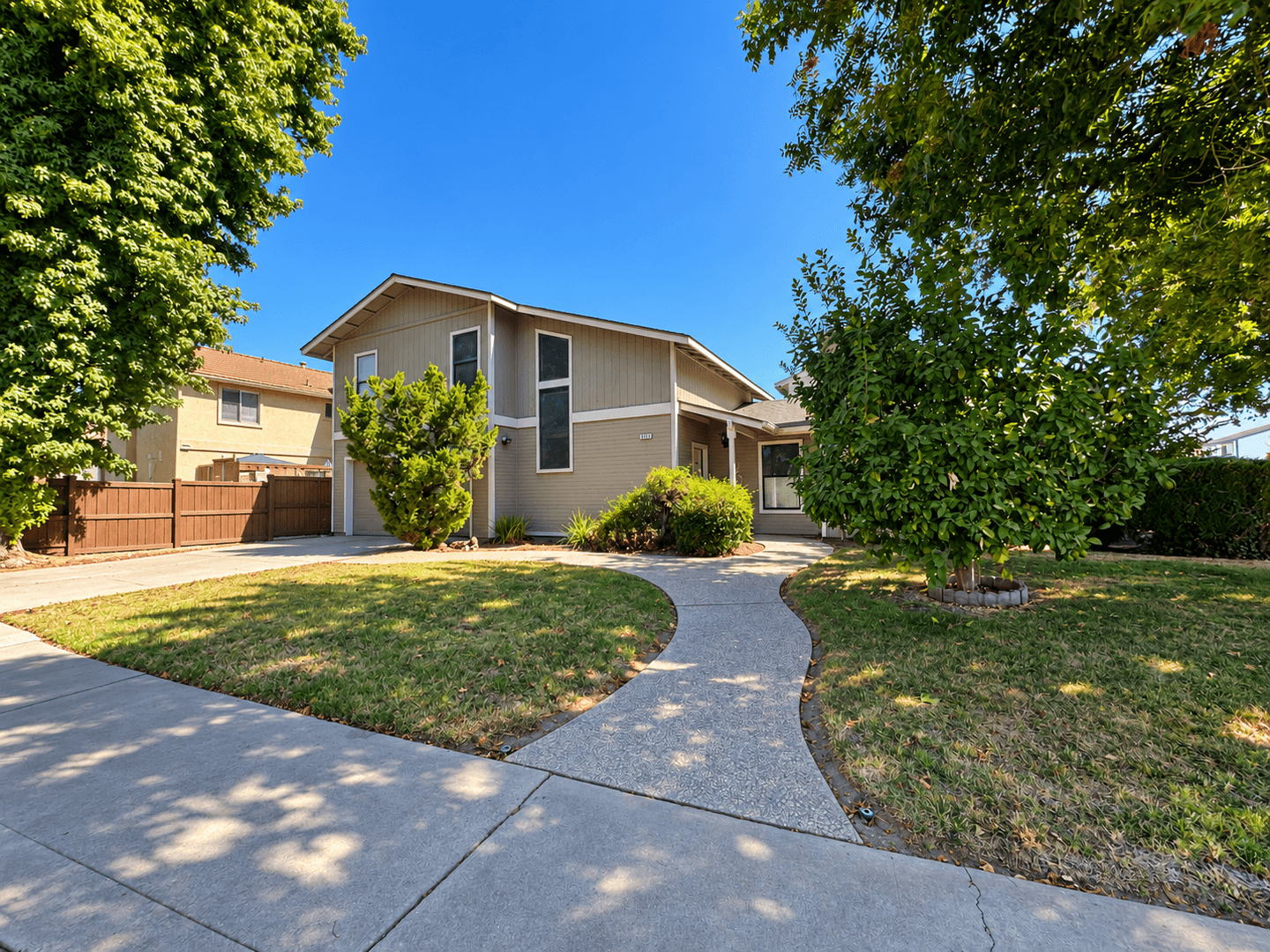 Modesto House: 3532 Claremont Ave