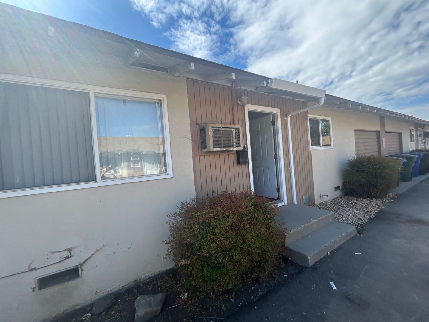Modesto Apartment: 917-B Byron Lane