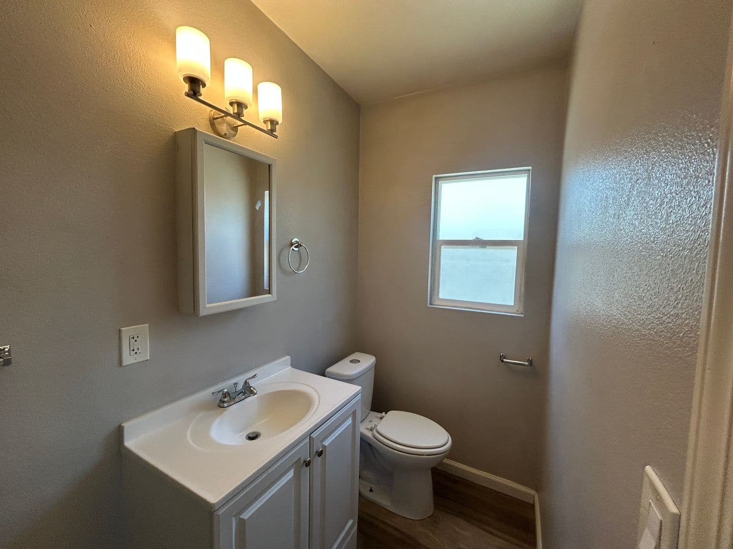 Modesto Apartment: 624 J Street