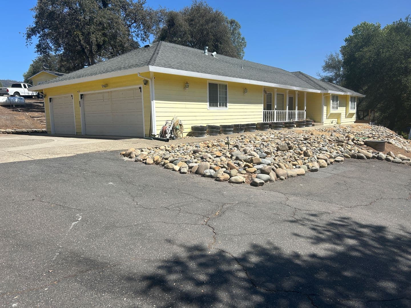 Coulterville House: 10475 Gusano Way