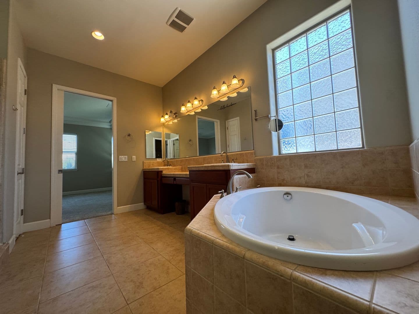 Clovis House: 2171 Buckingham Ave