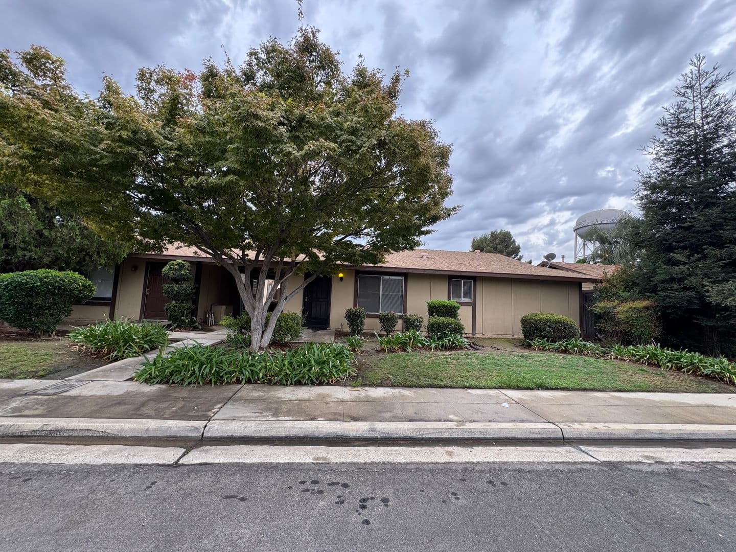 Clovis Apartment: 180 W. 9th Street