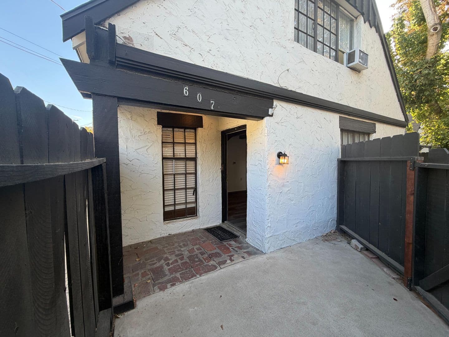 Turlock Apartment: 607 E Marshall St