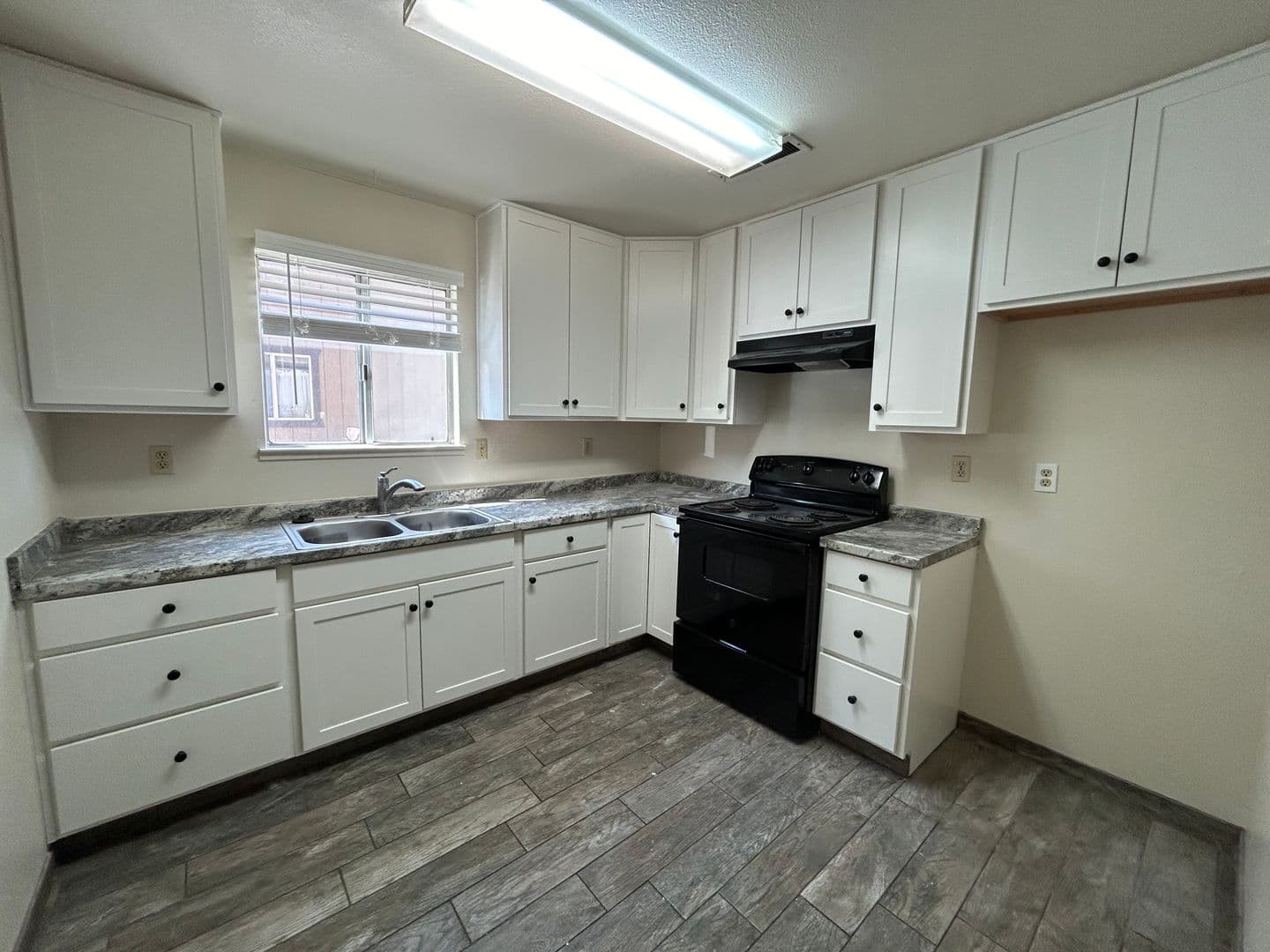 Merced Apartment: 32 South Parsons Ave. #B