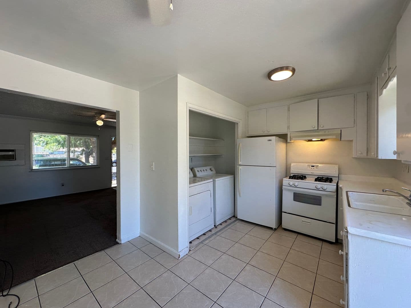 Modesto Apartment: 1709 Evergreen Avenue