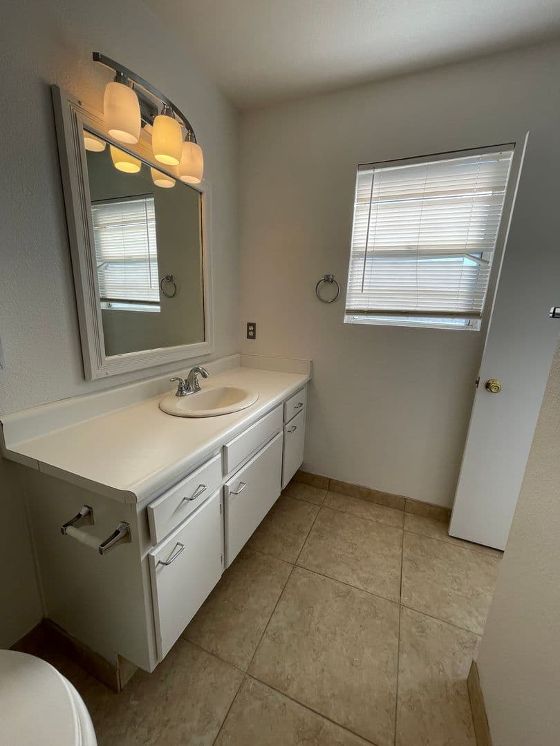 Newman House: 1028 Grackle Ct