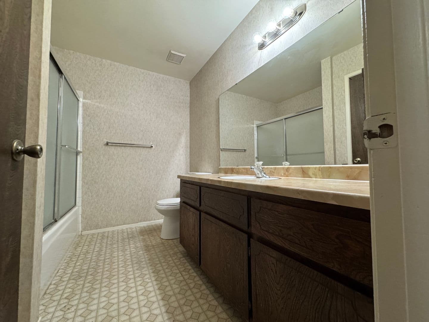 Clovis Apartment: 180 W. 9th Street