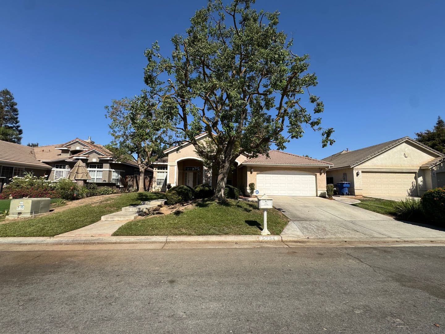 Fresno House: 5594 W. Bluff Avenue
