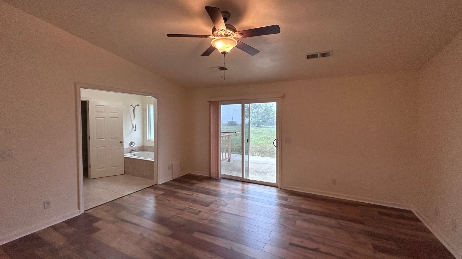 La Grange House: 14575 Avenida Central