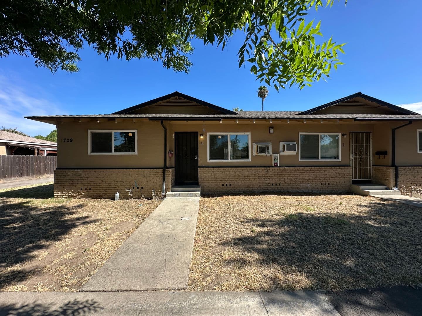 Modesto Apartment: 1709 Evergreen Avenue