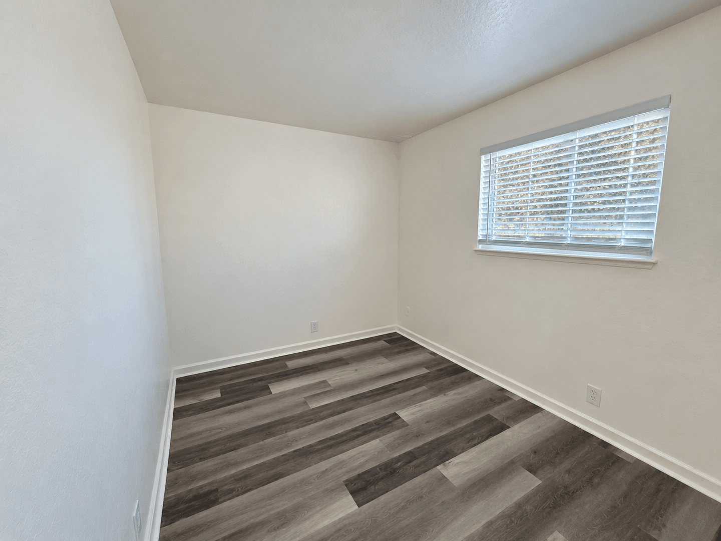 Oakdale Apartment: 440 S 2nd Avenue