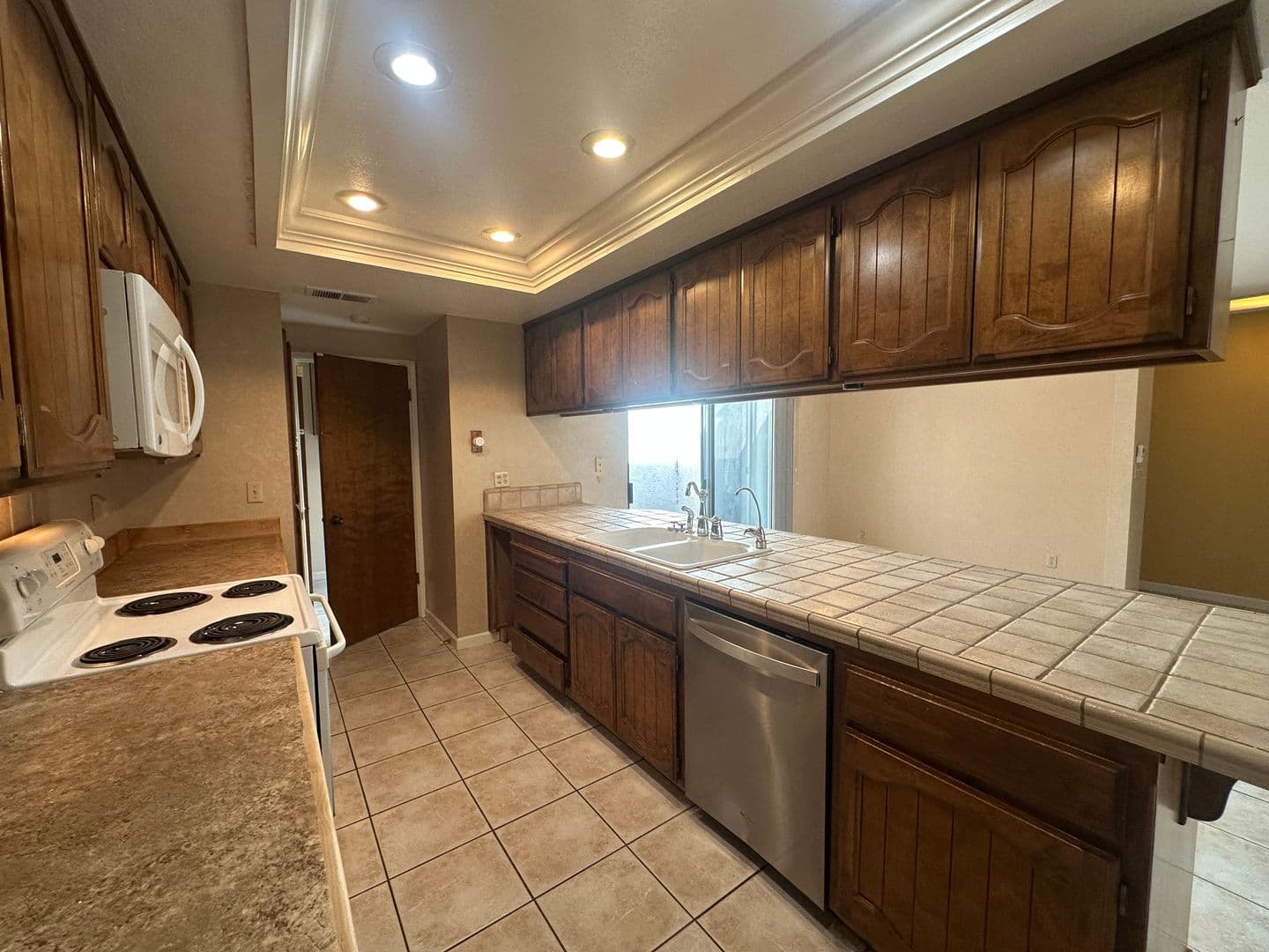 Modesto House: 1005 Westmont Ct