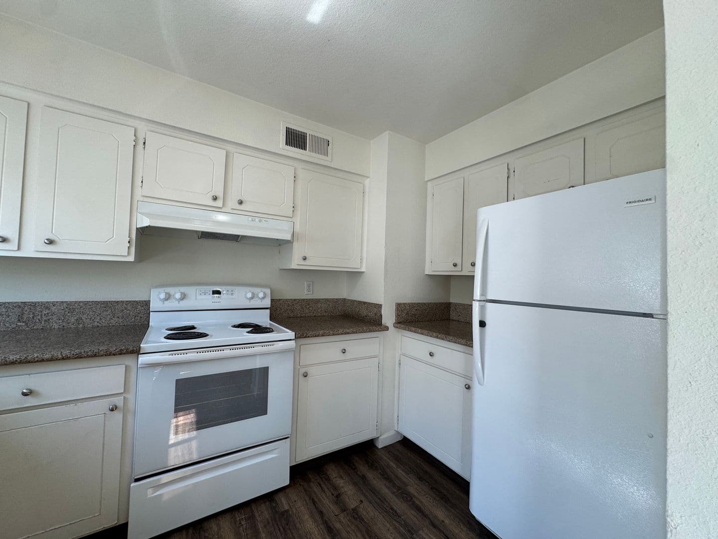 Fresno Apartment: 4853 E. University Avenue - 101