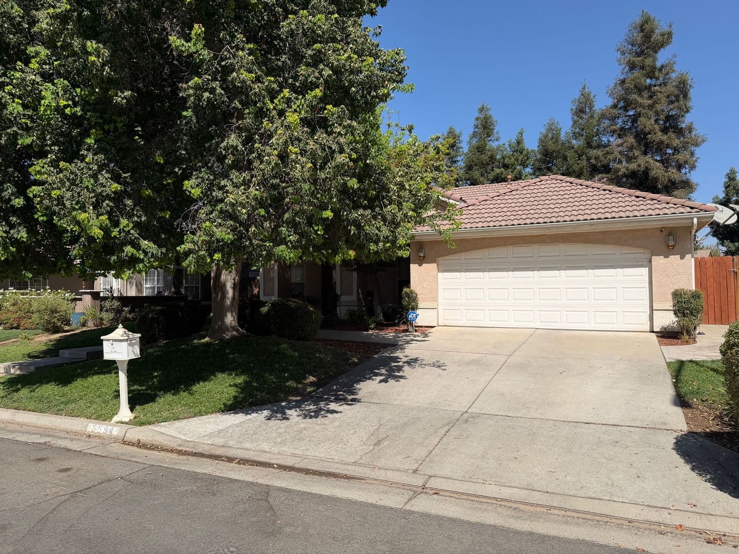 Fresno House: 5594 W. Bluff Avenue