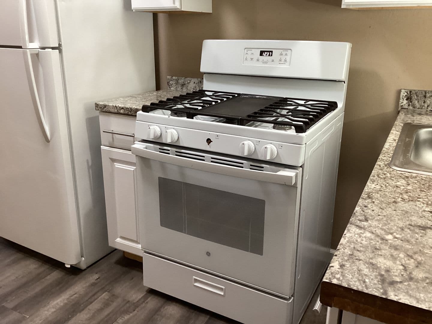 Fresno Apartment: 3364 Mayfair Drive South