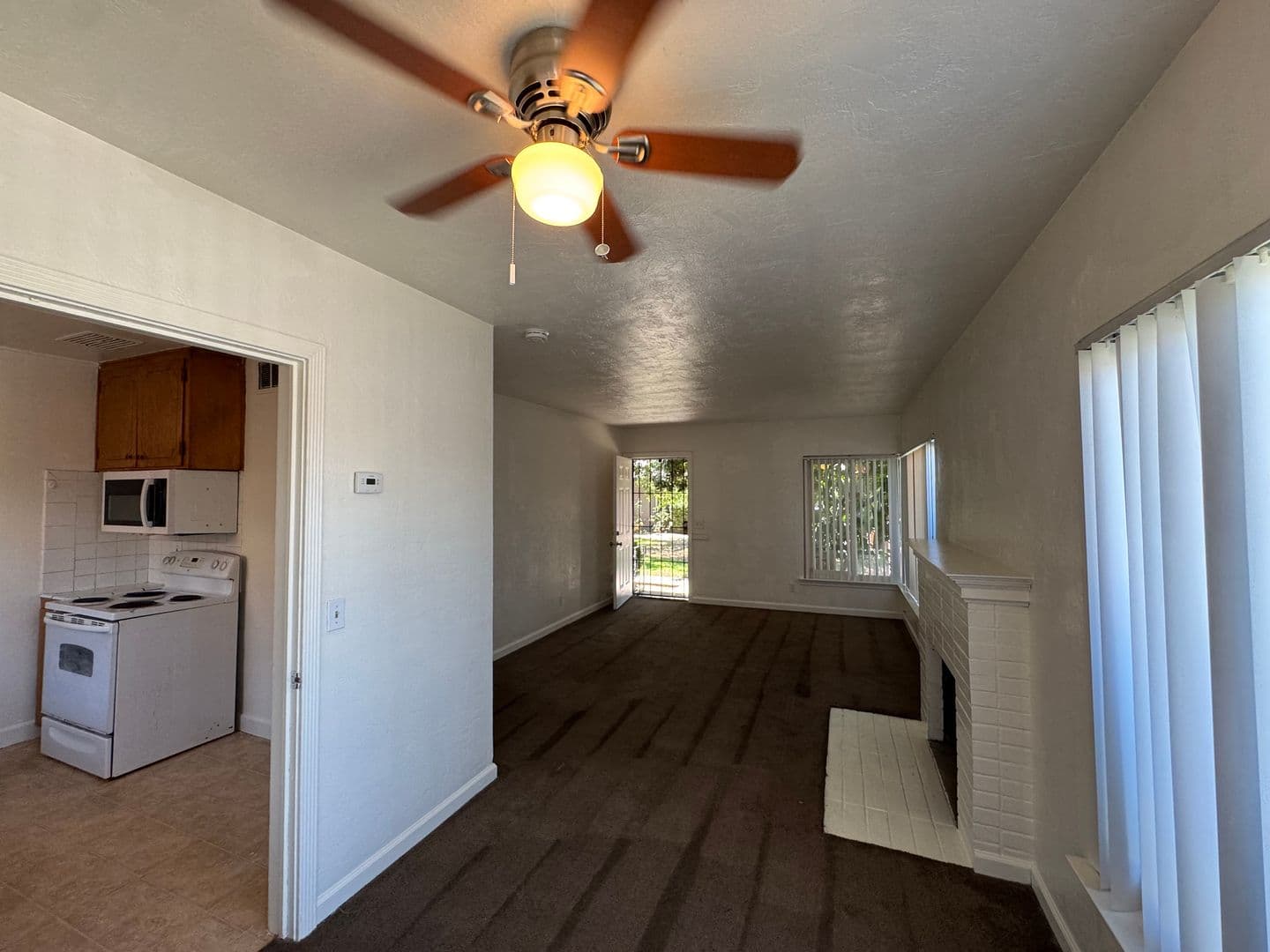 Fresno Apartment: 3452 E. Clinton Ave