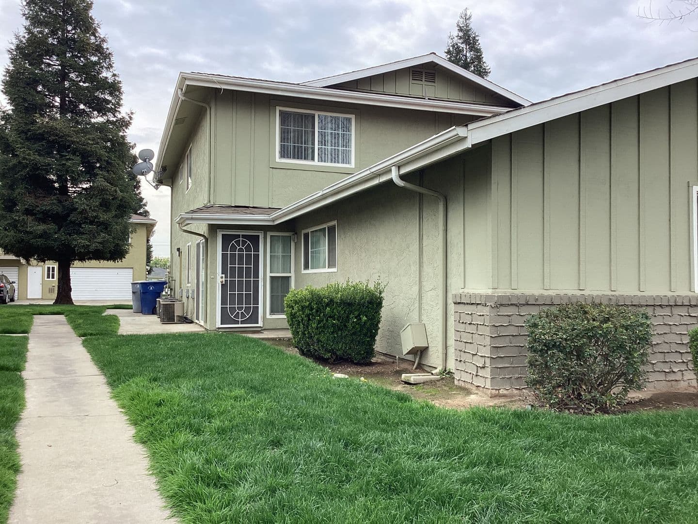 Clovis House: 460 W. Alamos Ave #3