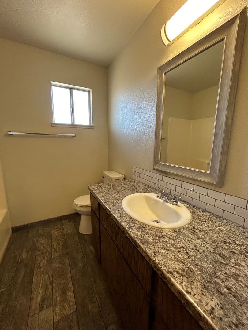Merced Apartment: 154 South Parsons Ave. #D