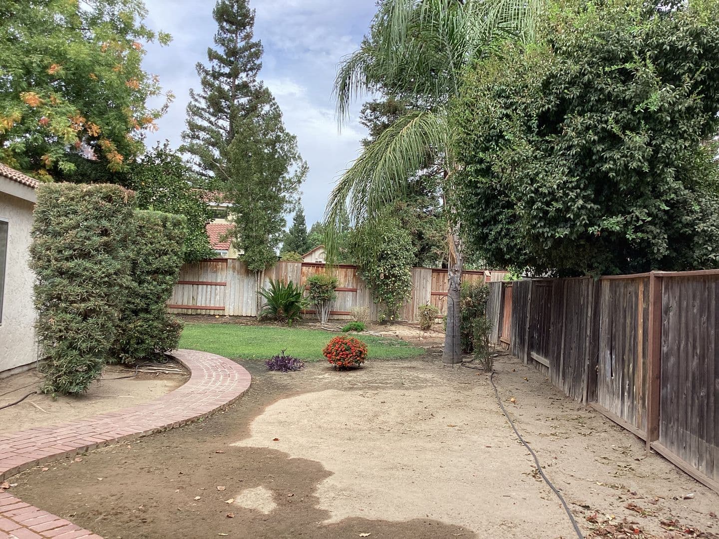 Fresno House: 9615 N Buttonwood Court