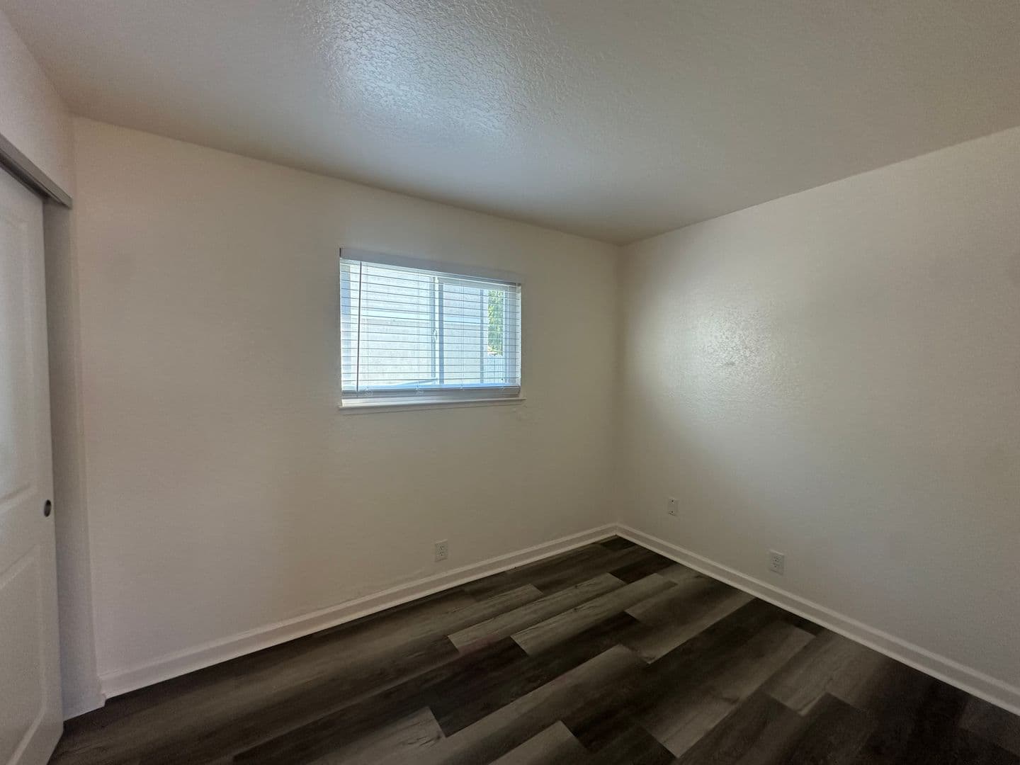 Oakdale Apartment: 440 S 2nd Avenue