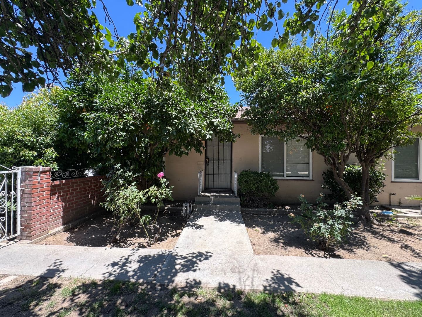 Fresno Apartment: 3452 E. Clinton Ave