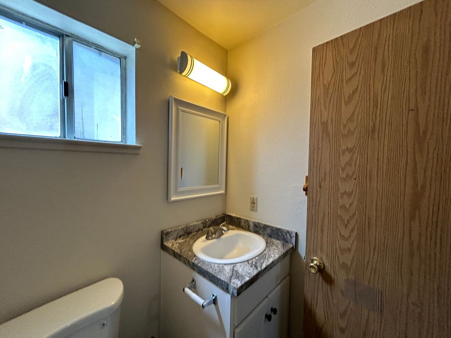 Merced Apartment: 32 South Parsons Ave. #B