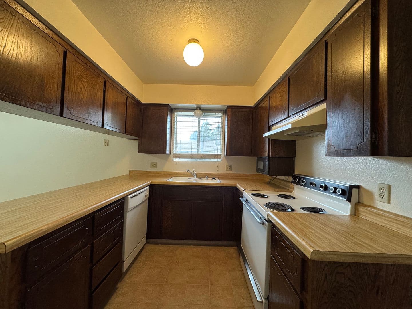 Clovis Apartment: 180 W. 9th Street