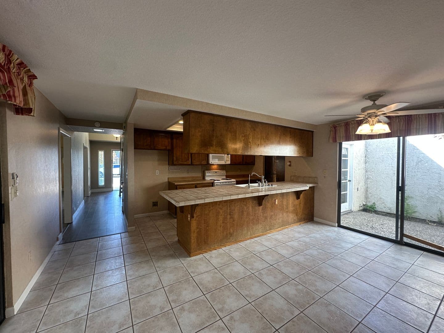 Modesto House: 1005 Westmont Ct