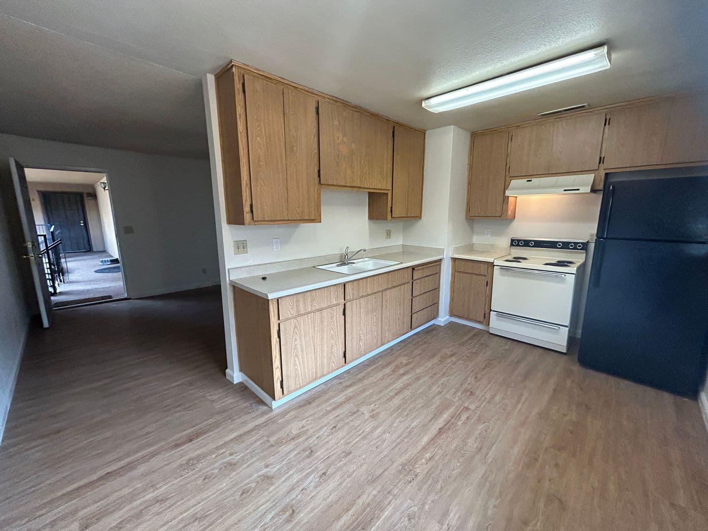 Merced Apartment: 144 South Parsons Ave. #F