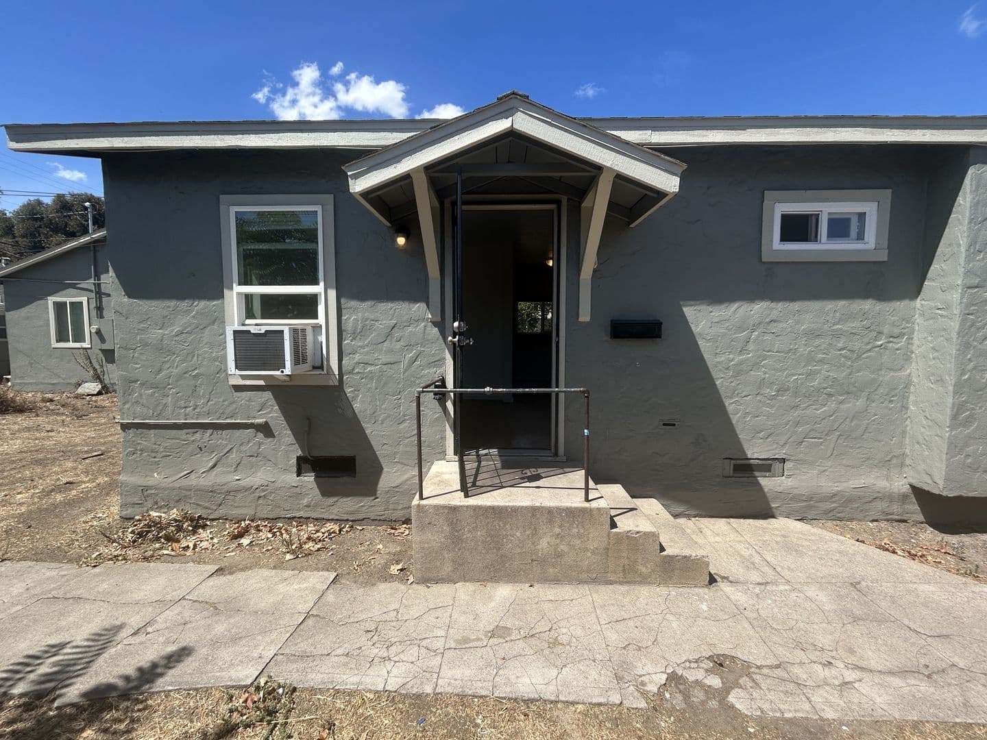 Modesto Apartment: 925 1/2 7th Street