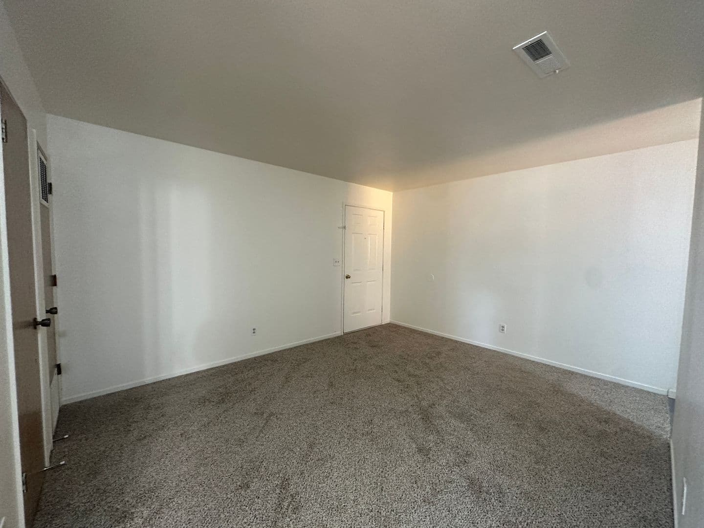 Merced Apartment: 2100 Dinkey Creek Ave. #A