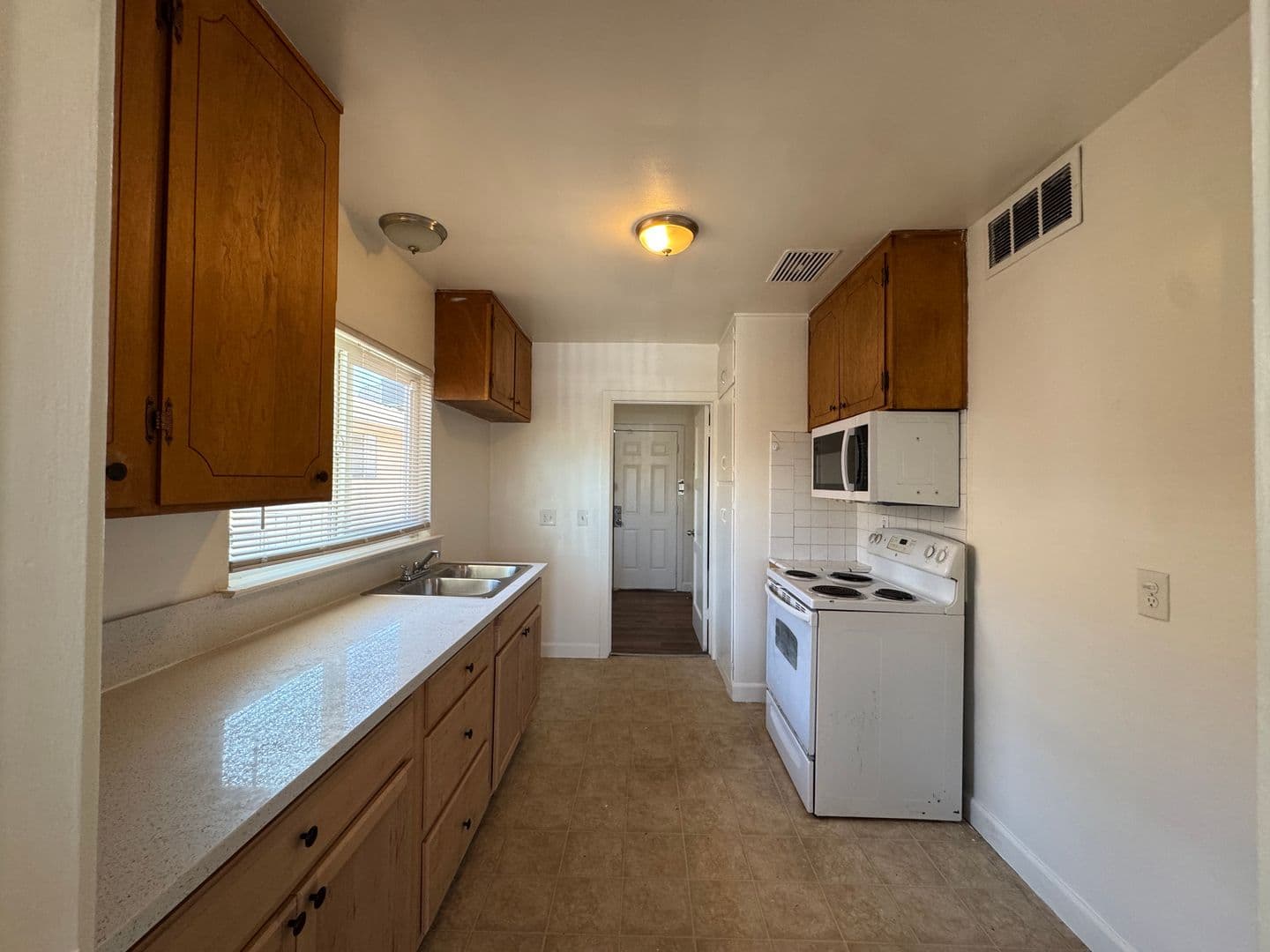 Fresno Apartment: 3452 E. Clinton Ave