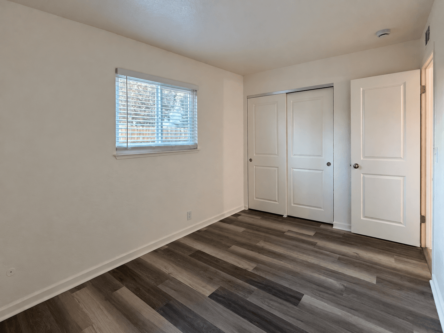 Oakdale Apartment: 440 S 2nd Avenue