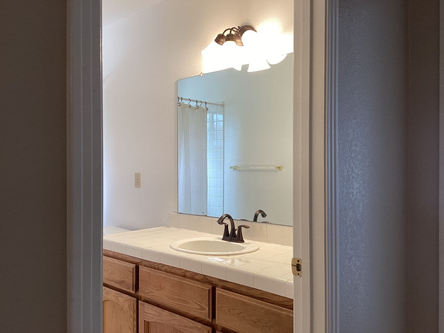 Fresno House: 9615 N Buttonwood Court