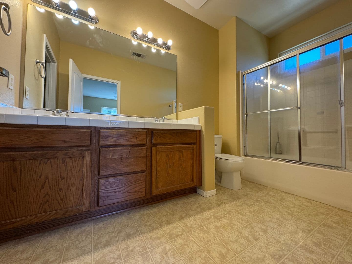Clovis House: 747 W. Siena Lane
