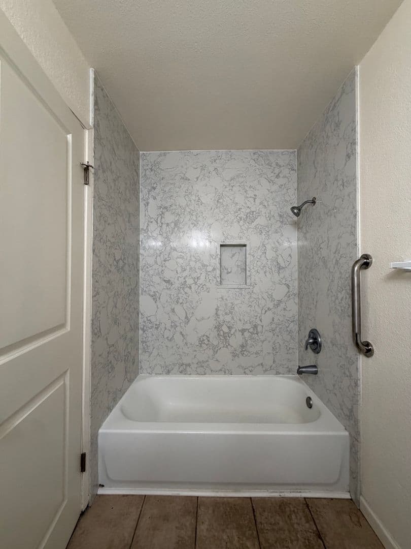 Oakdale Apartment: 440 S 2nd Avenue