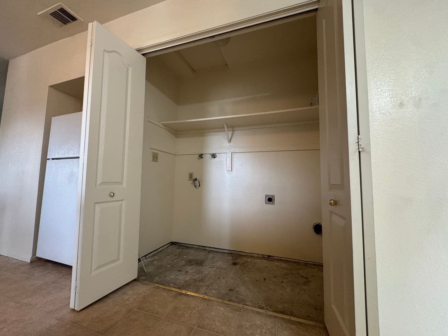Clovis Apartment: 180 W. 9th Street