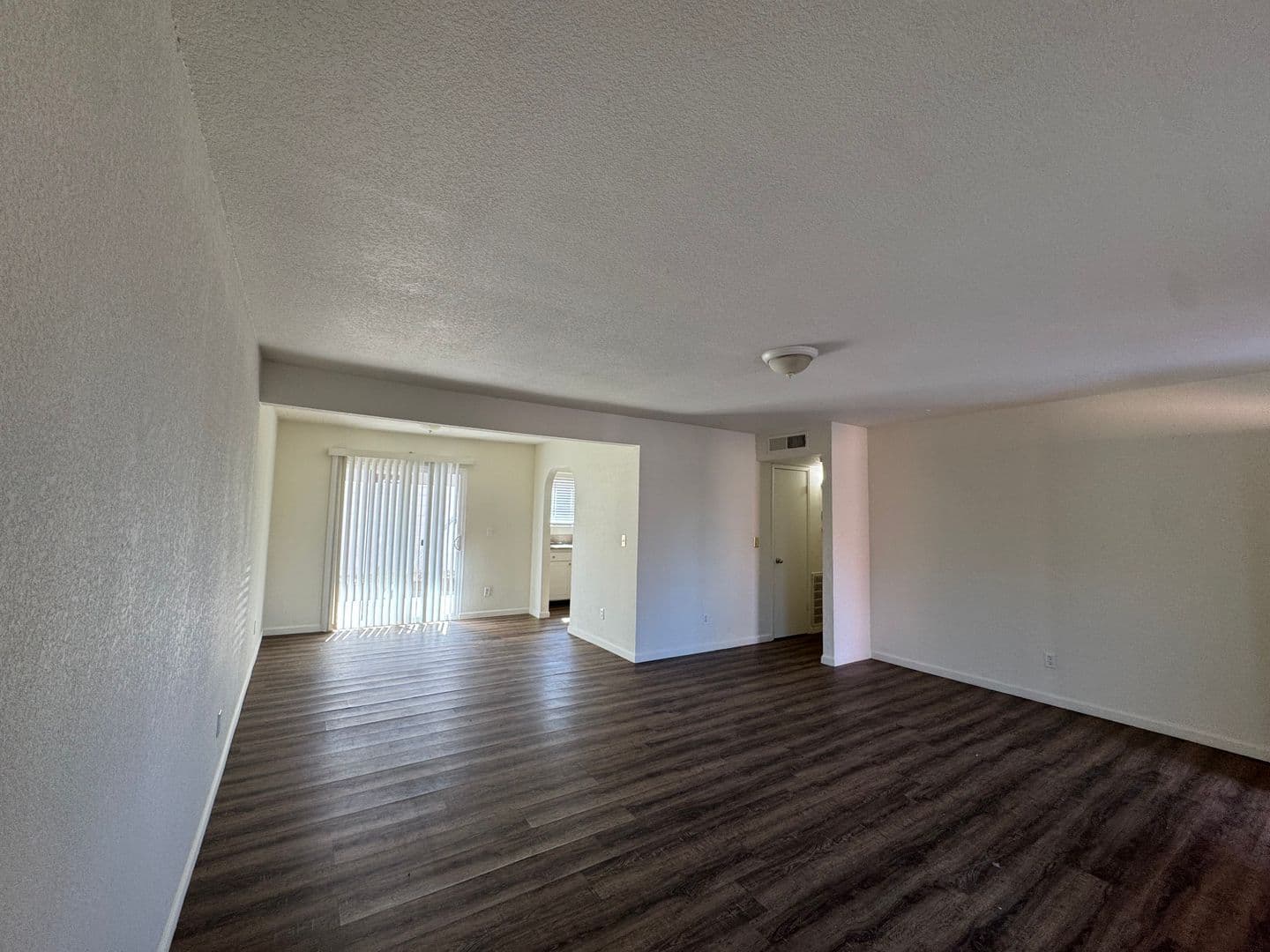 Fresno Apartment: 4853 E. University Avenue - 101