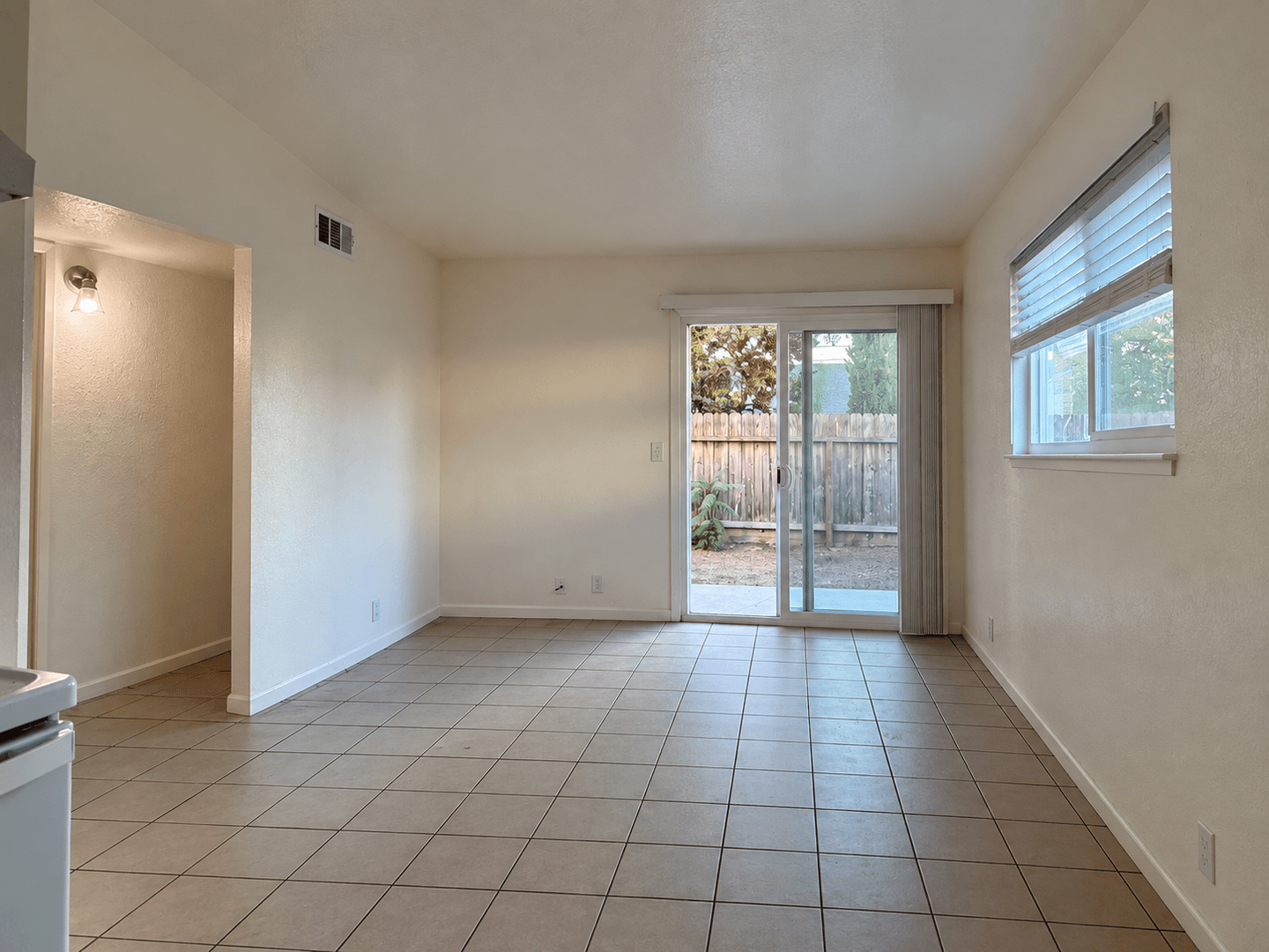 Oakdale Apartment: 440 S 2nd Avenue