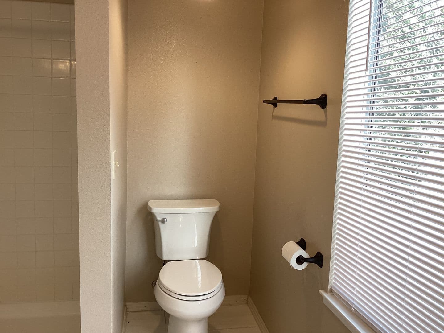 Fresno House: 9615 N Buttonwood Court