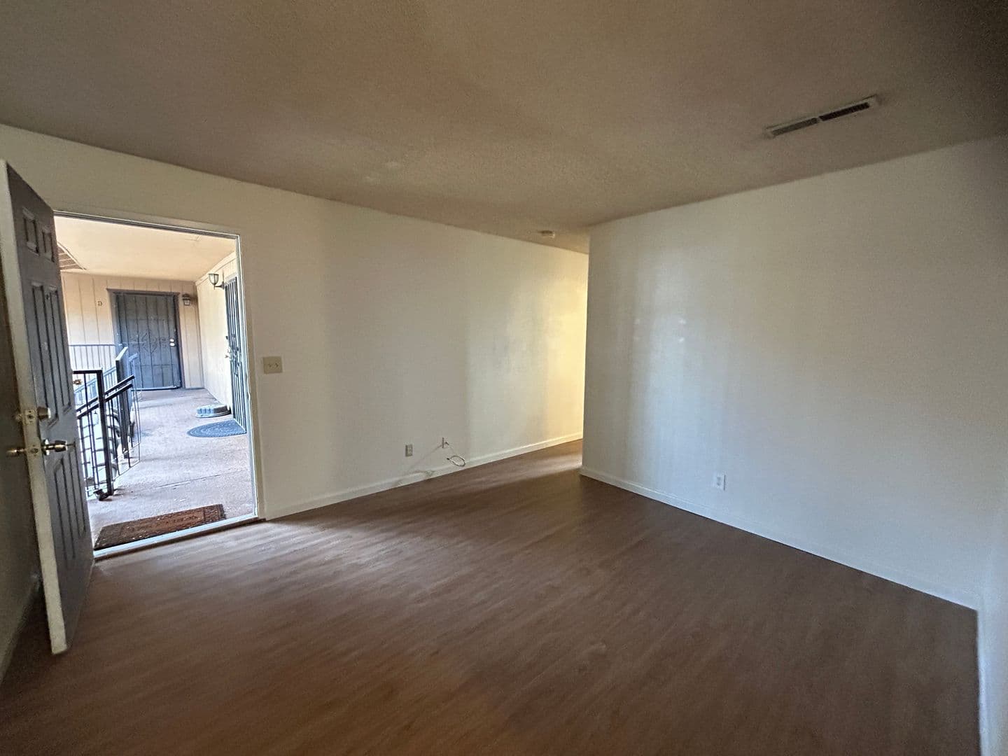 Merced Apartment: 144 South Parsons Ave. #F