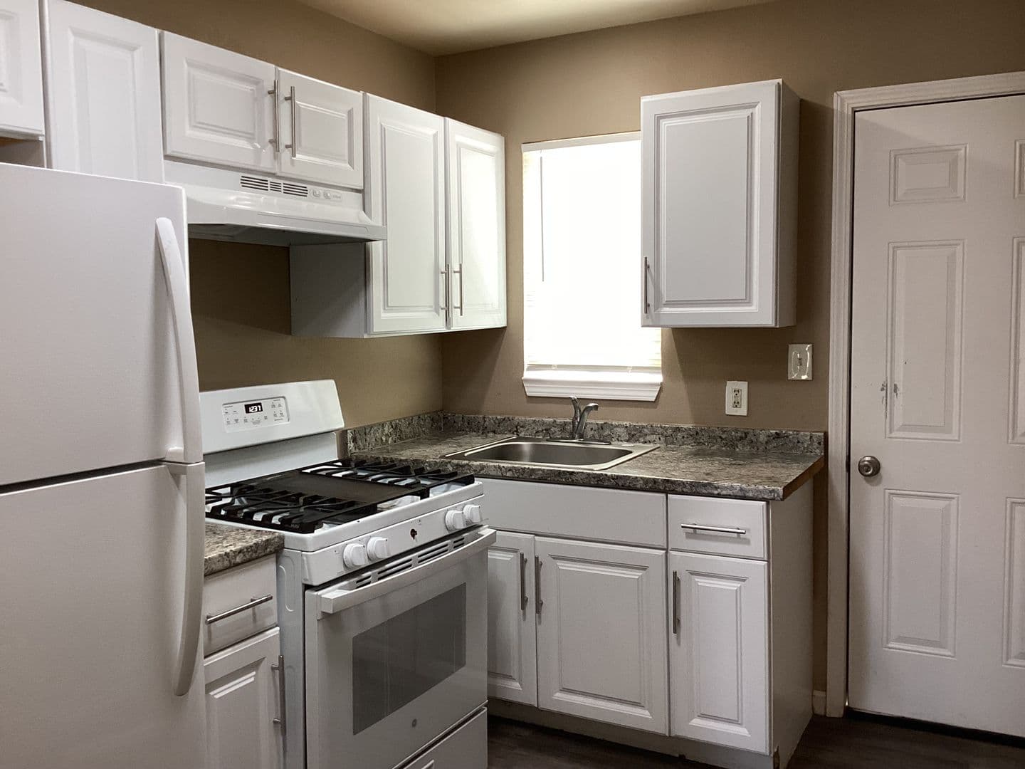 Fresno Apartment: 3364 Mayfair Drive South
