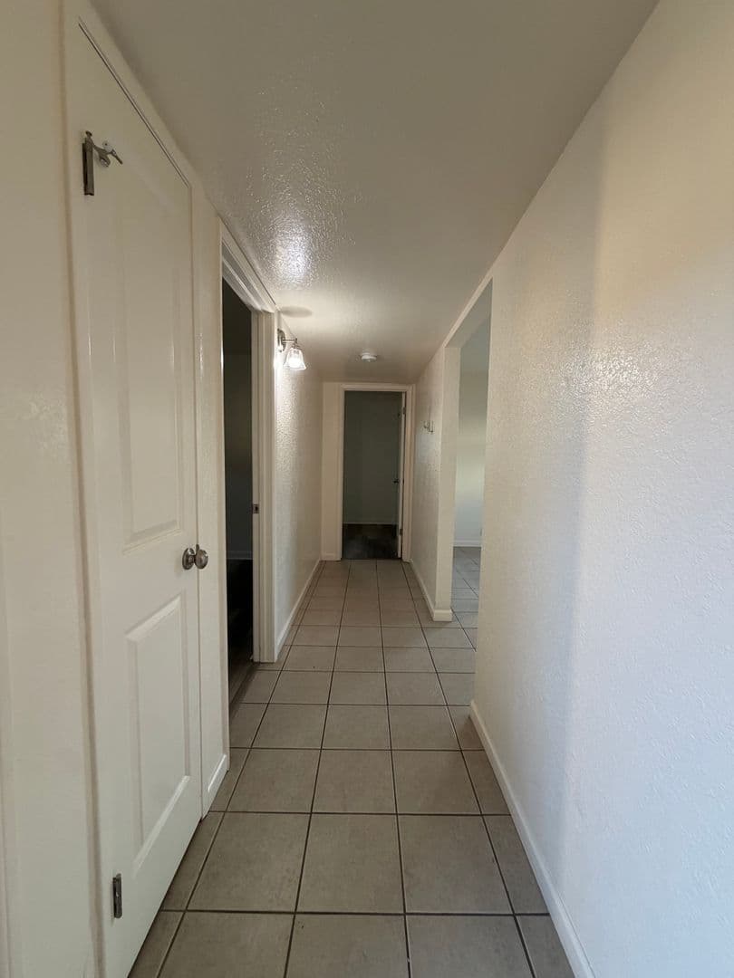 Oakdale Apartment: 440 S 2nd Avenue