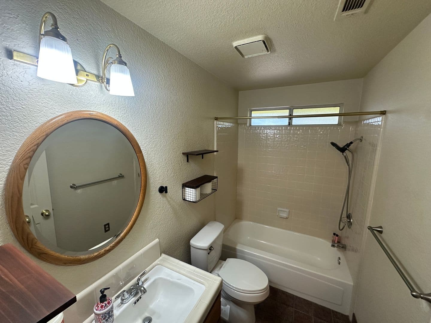 Coulterville House: 10475 Gusano Way