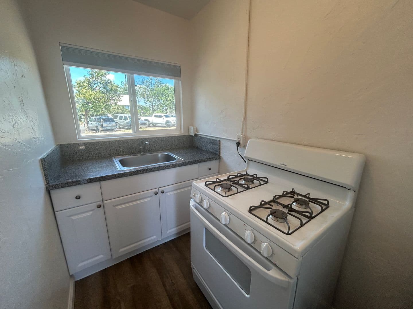 Modesto Apartment: 925 1/2 7th Street