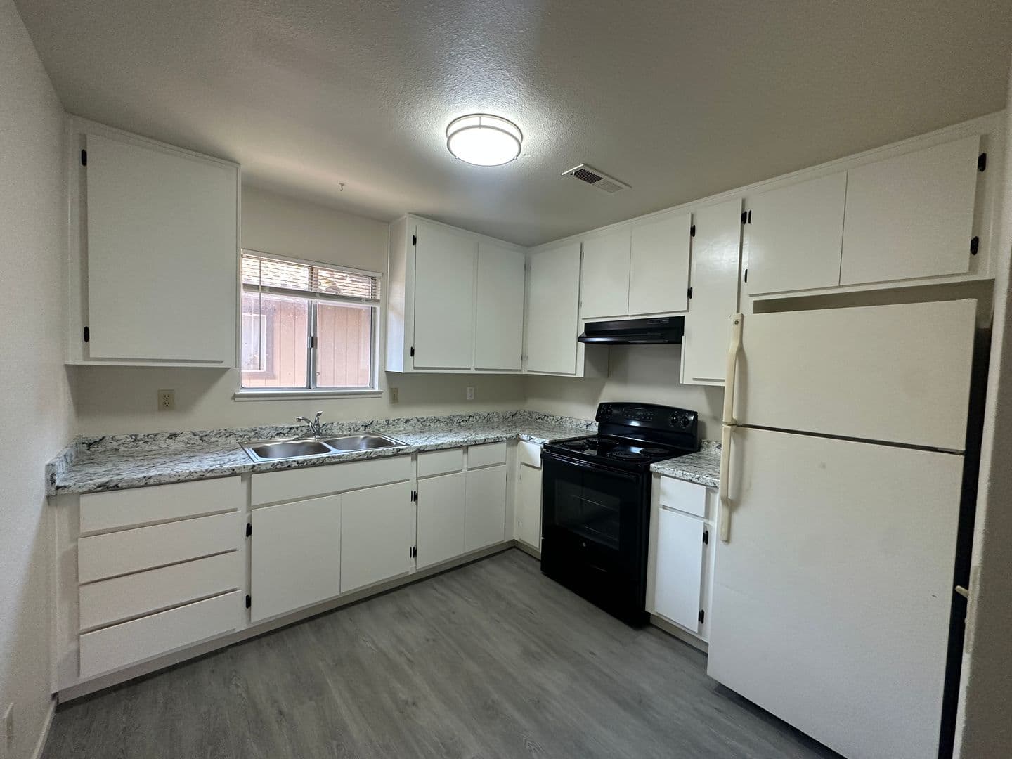 Merced Apartment: 114 South Parsons Ave. #G