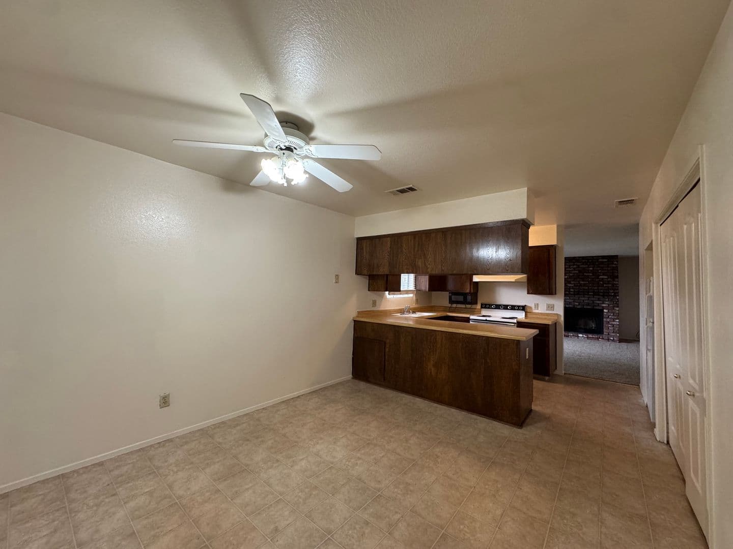Clovis Apartment: 180 W. 9th Street