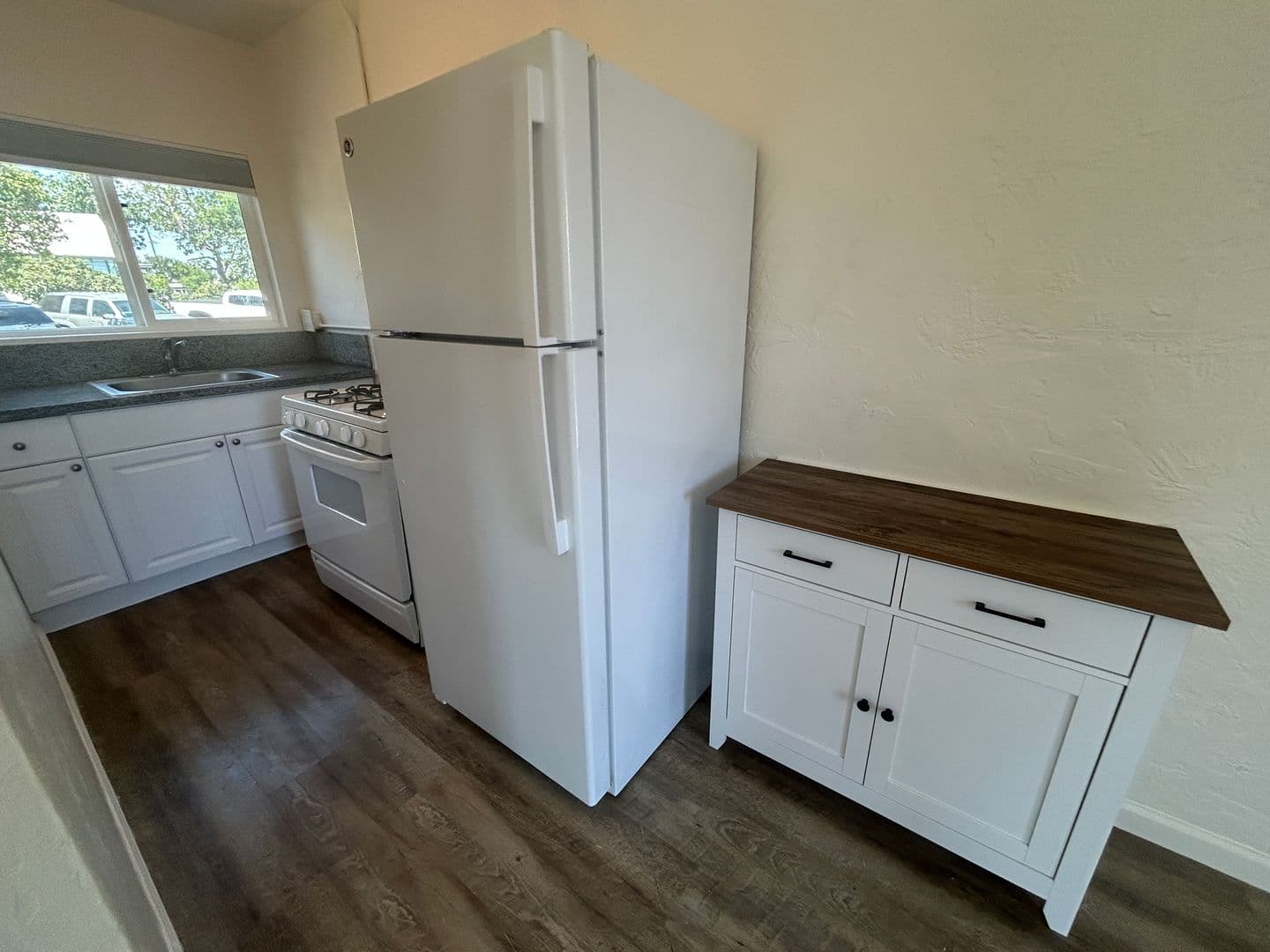 Modesto Apartment: 925 1/2 7th Street