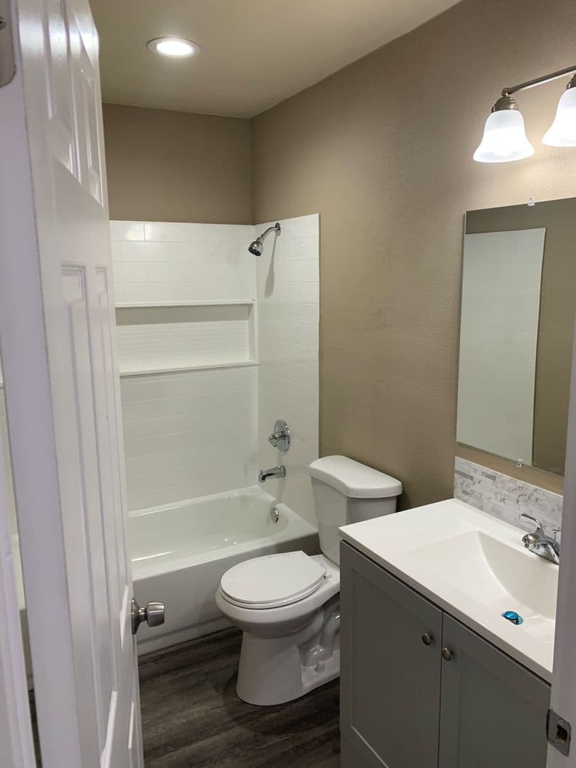 Fresno Apartment: 3364 Mayfair Drive South